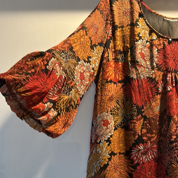 Plus Size Avenue Red and Brown Floral Bell Sleeve Blouse - Picture 2 of 8